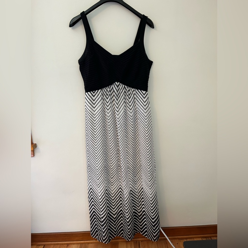 Signature by Robbie Bee Full Length Black and White Dress (14)